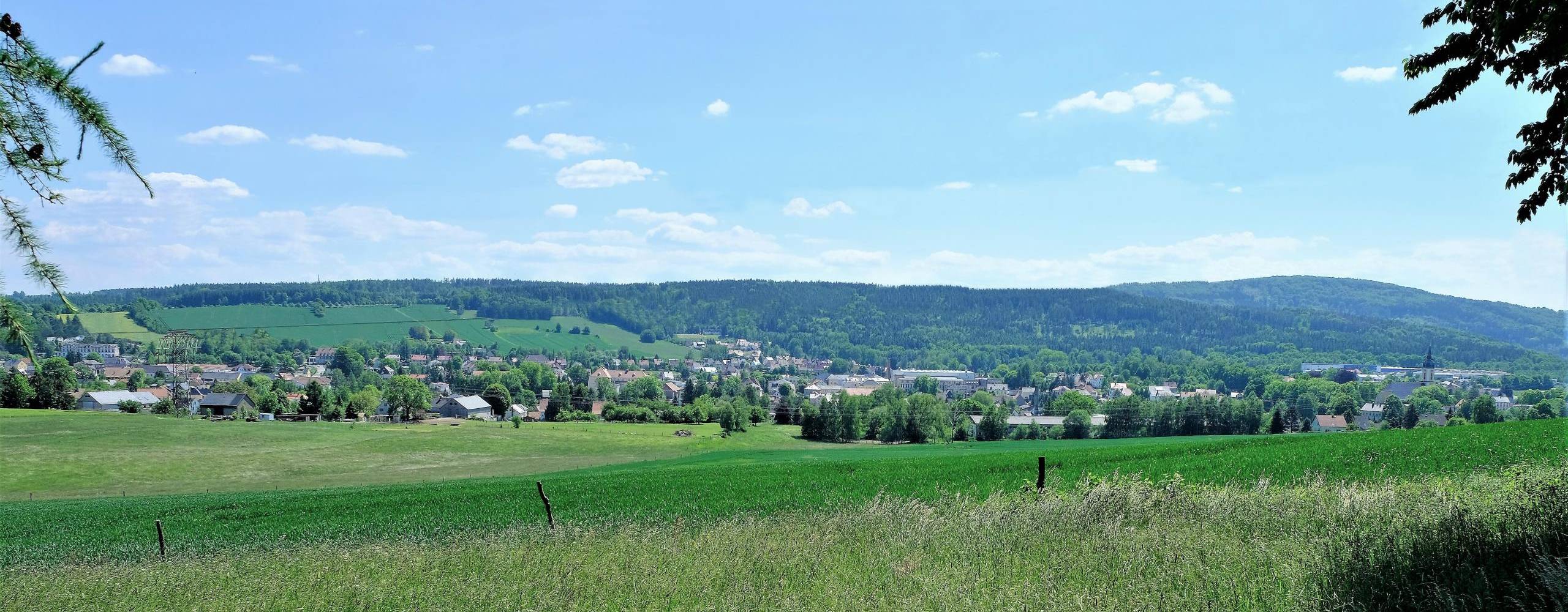 hilse, c., blick von norden auf neukirch mit valtenberg i panorama